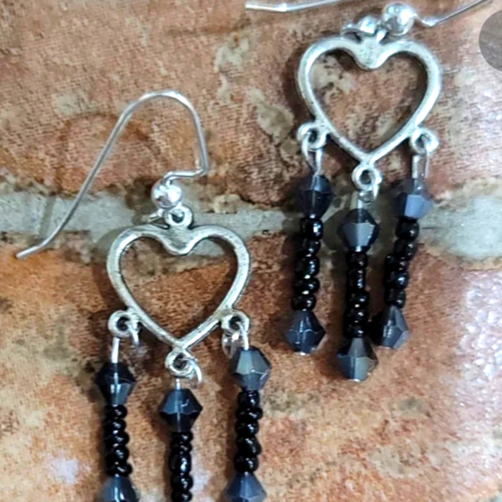 SWAROVSKI  BEAD  EBONY BLACK DESIGNER CREATED ORIGINAL HEART SWING EARRINGS
